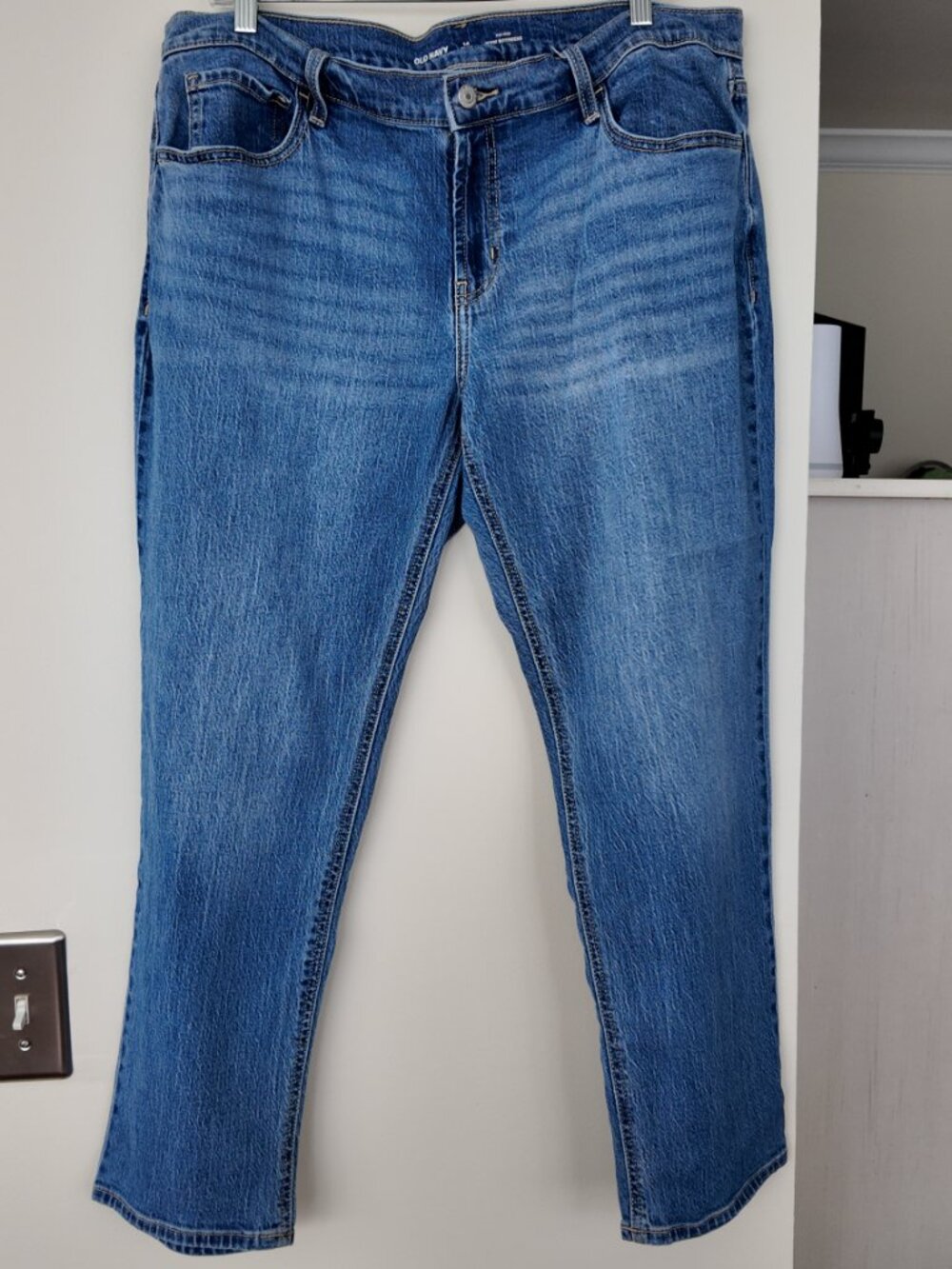 Old Navy Mid-Rise Wow Boyfriend Jeans Medium Wash Petite | Size 14P